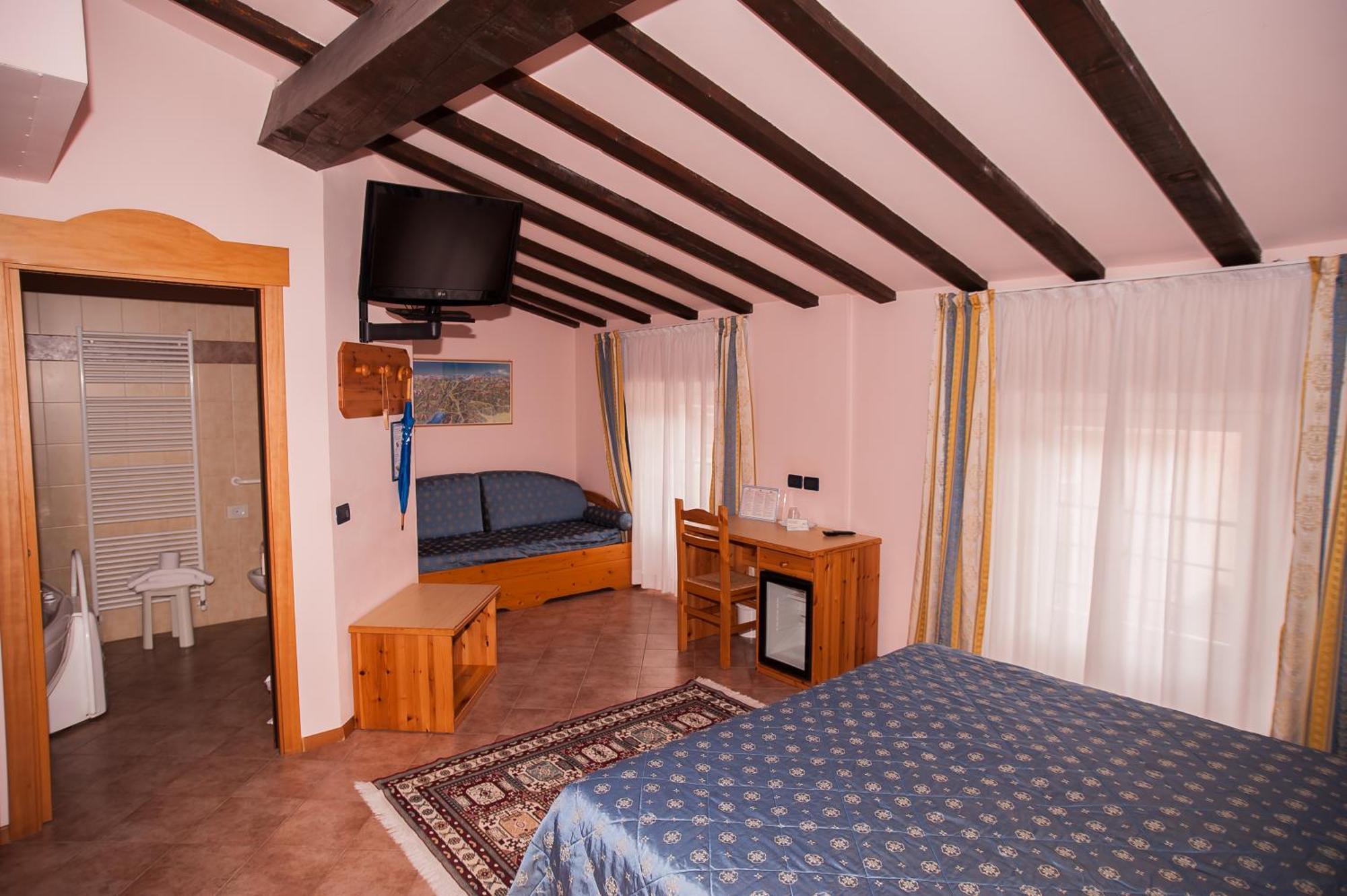 Hotel Vittoria Riva del Garda Phòng bức ảnh