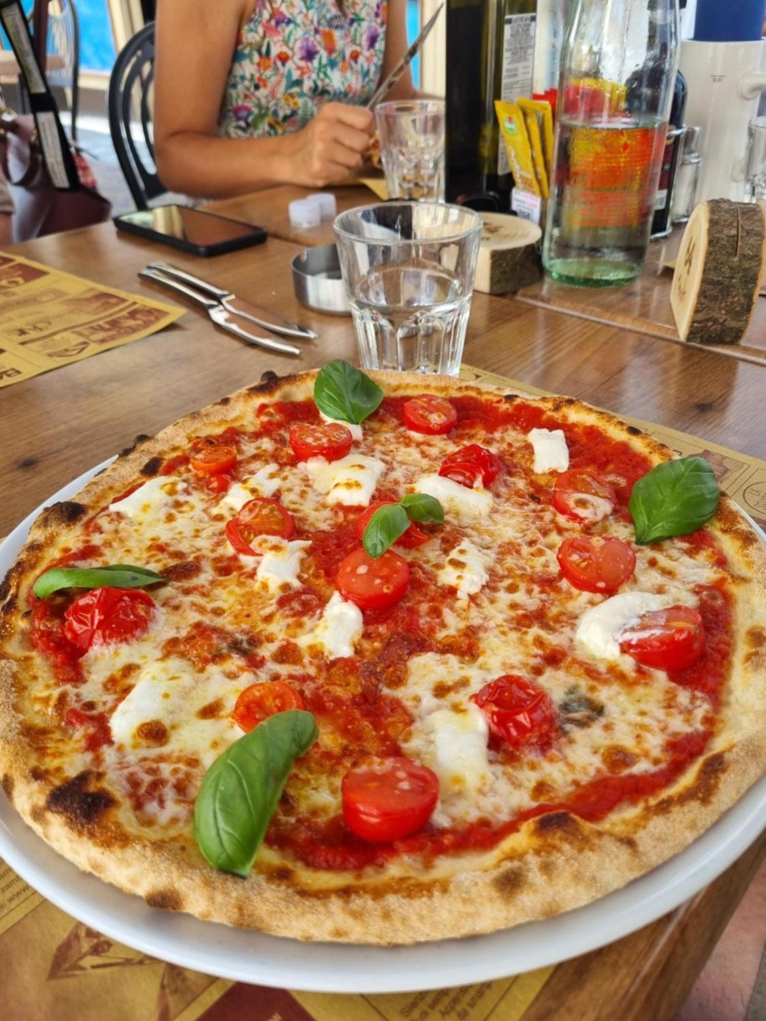Hotel Vittoria Riva del Garda Ngoại thất bức ảnh