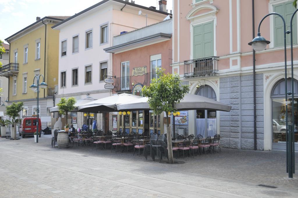 Hotel Vittoria Riva del Garda Ngoại thất bức ảnh